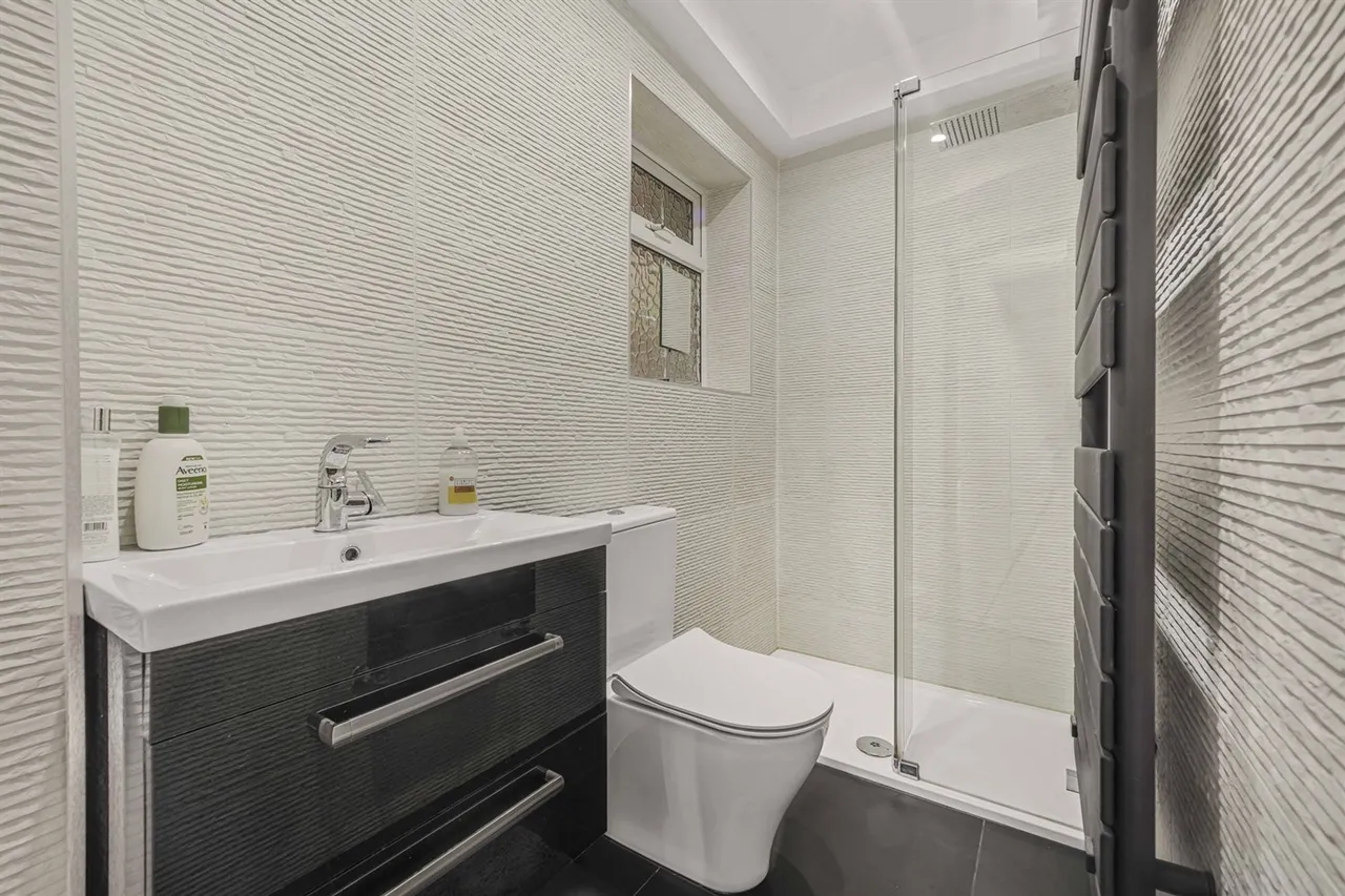 Hale Road, Altrincham, photo 12
