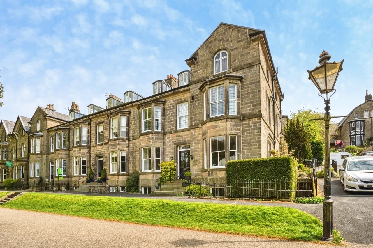 2 bed flat for sale — Broad Walk, Buxton, Derbyshire, SK17
