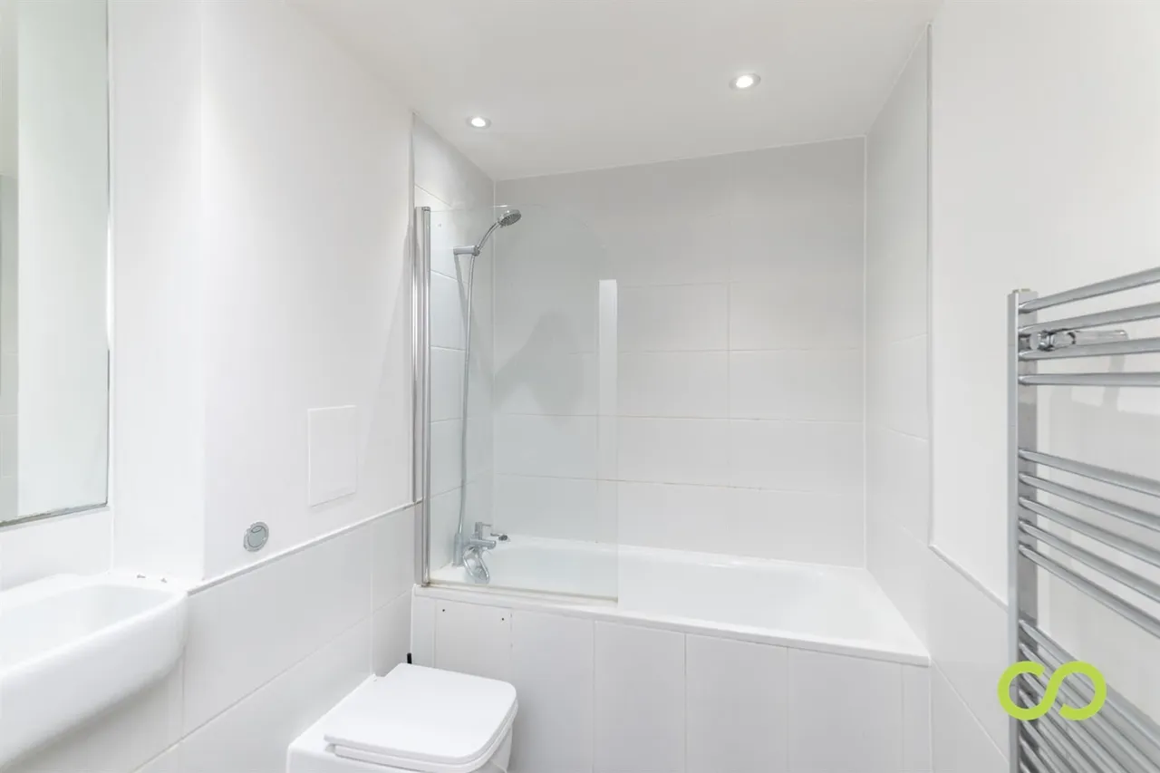 Bromley Road, London, SE6, photo 6
