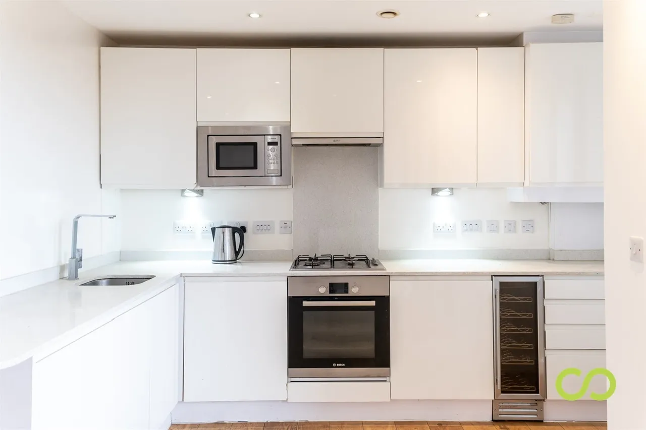 Bromley Road, London, SE6, photo 2