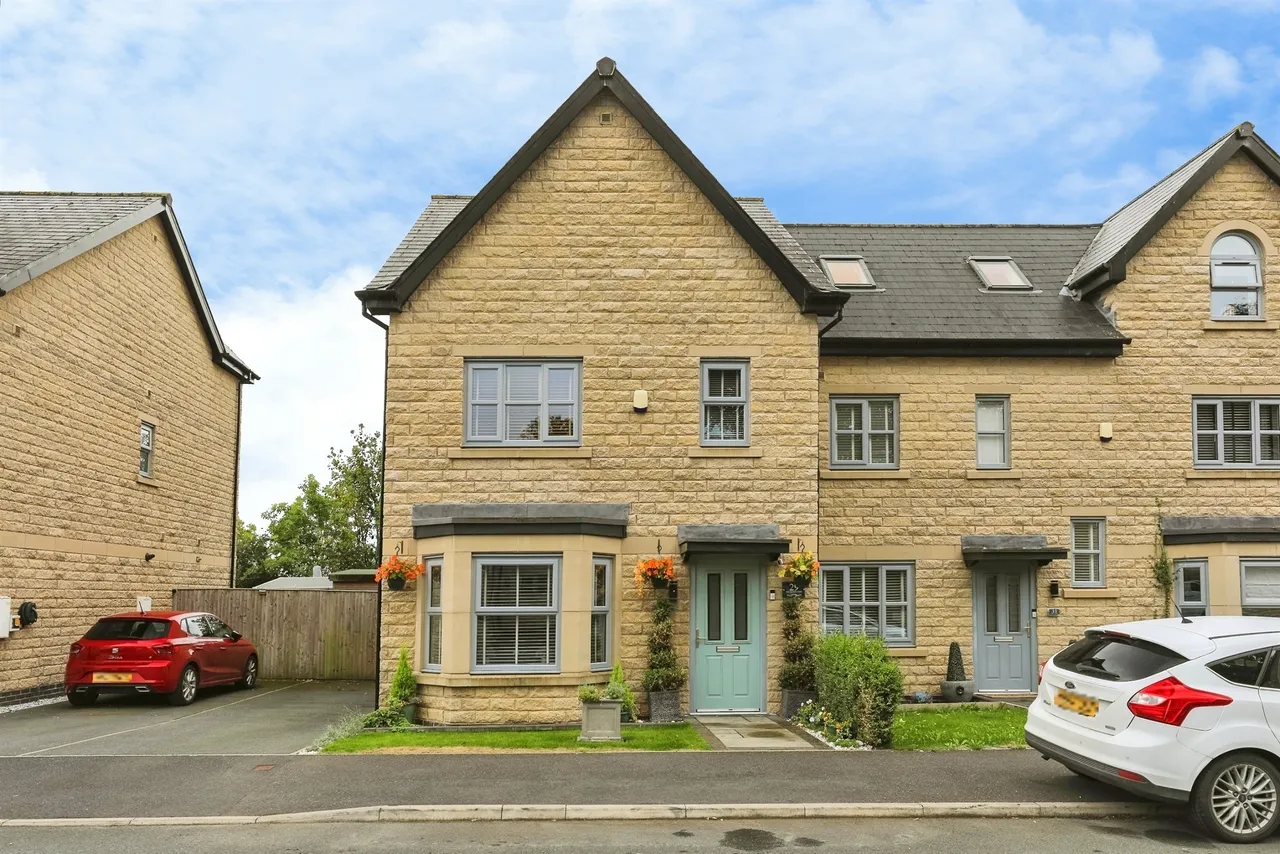 4 bed house for sale — The Woodlands, Bolton-Upon-Dearne, Rotherham