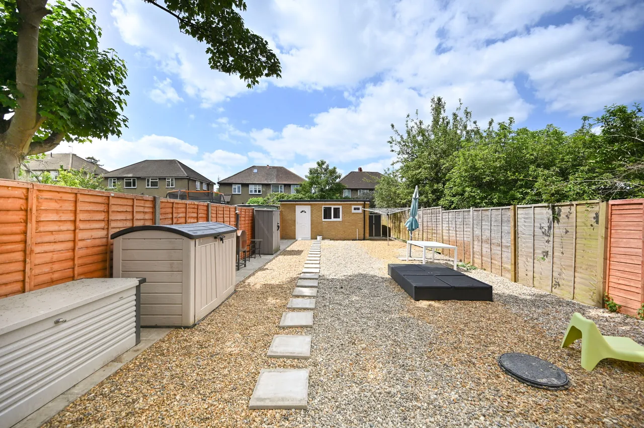 flat to rent — Studio 1, 71 Addison Gardens, Surbiton