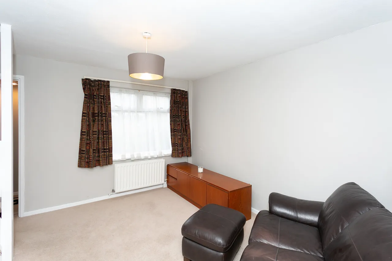7 Gibbs Couch, Carpenders Park, photo 2