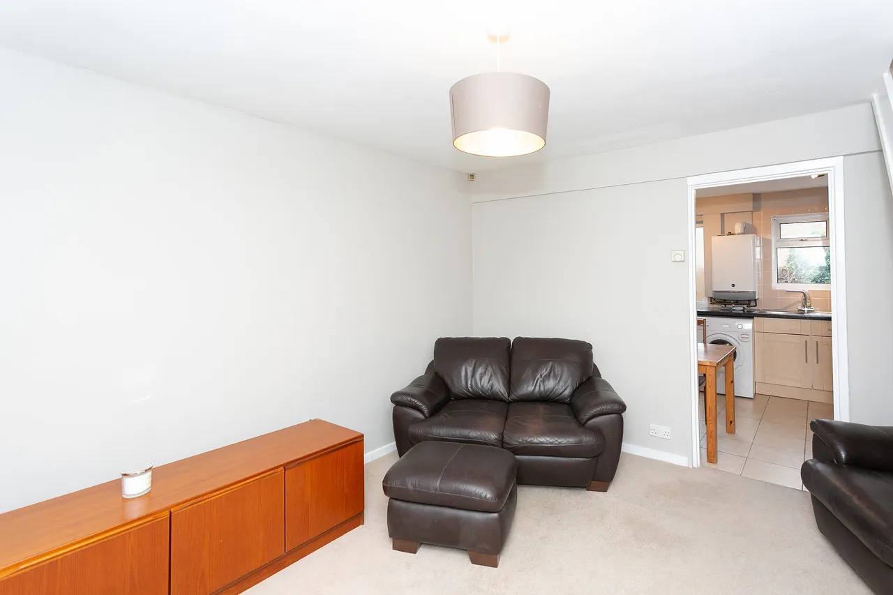 7 Gibbs Couch, Carpenders Park, photo 10