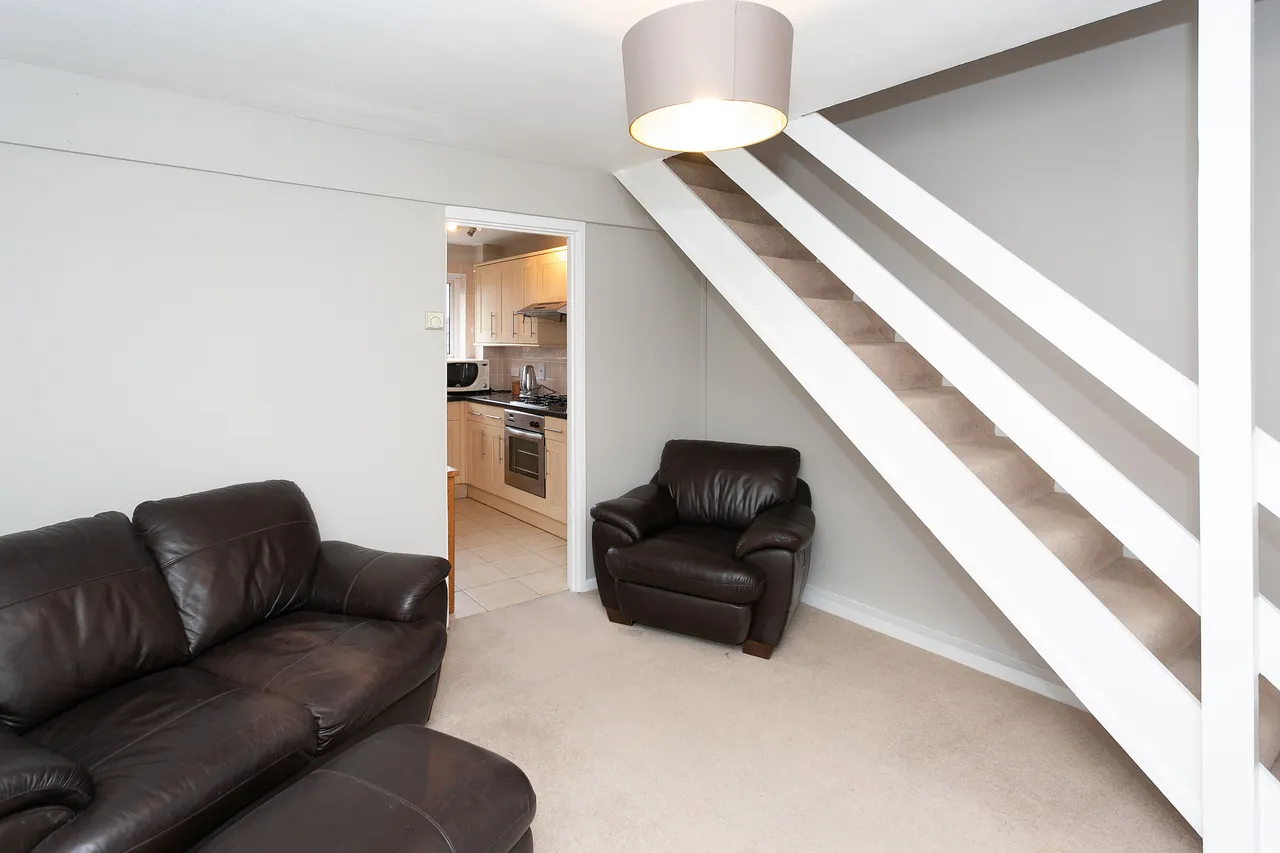 7 Gibbs Couch, Carpenders Park, photo 3