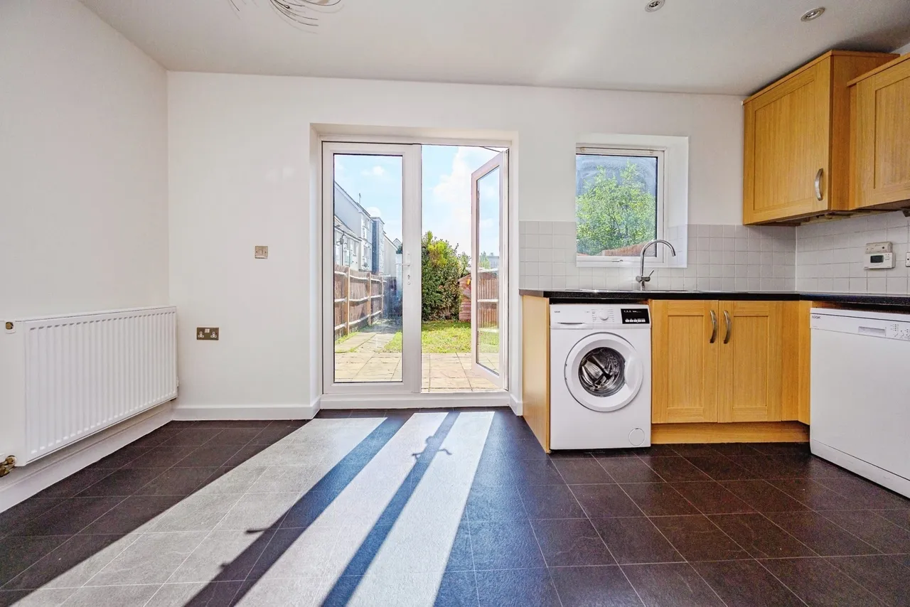 Leicester Road, Luton, Bedfordshire, LU4, photo 6