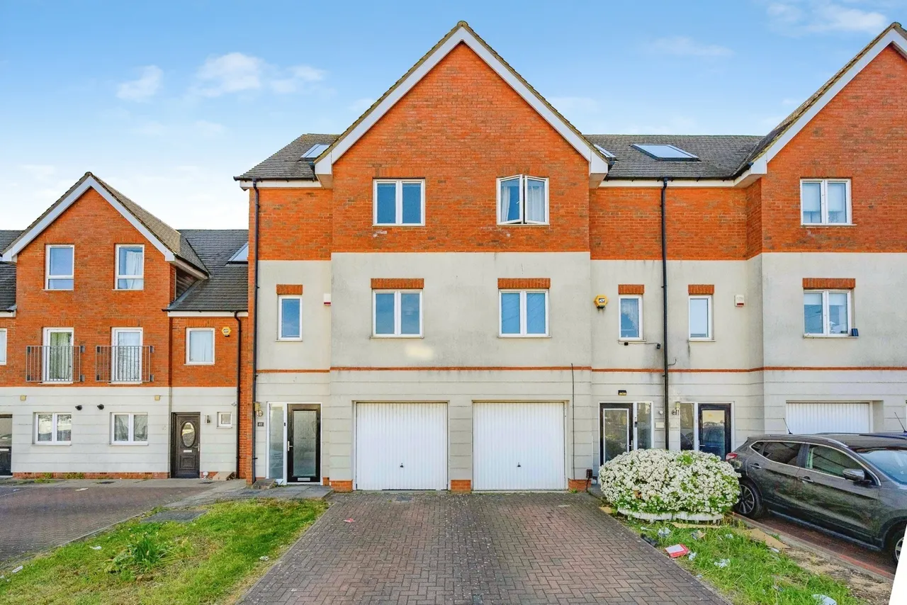 3 bed house for sale — Leicester Road, Luton, Bedfordshire, LU4