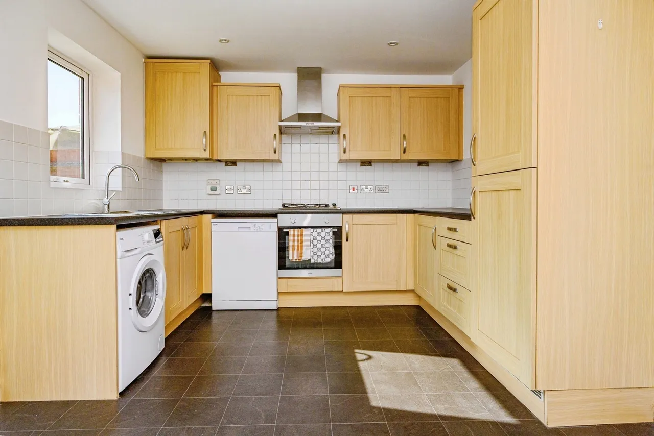 Leicester Road, Luton, Bedfordshire, LU4, photo 5