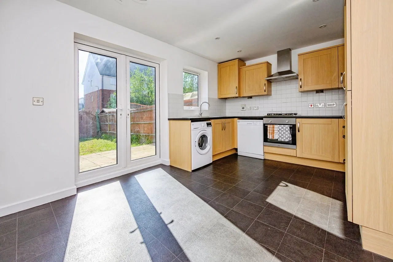 Leicester Road, Luton, Bedfordshire, LU4, photo 4