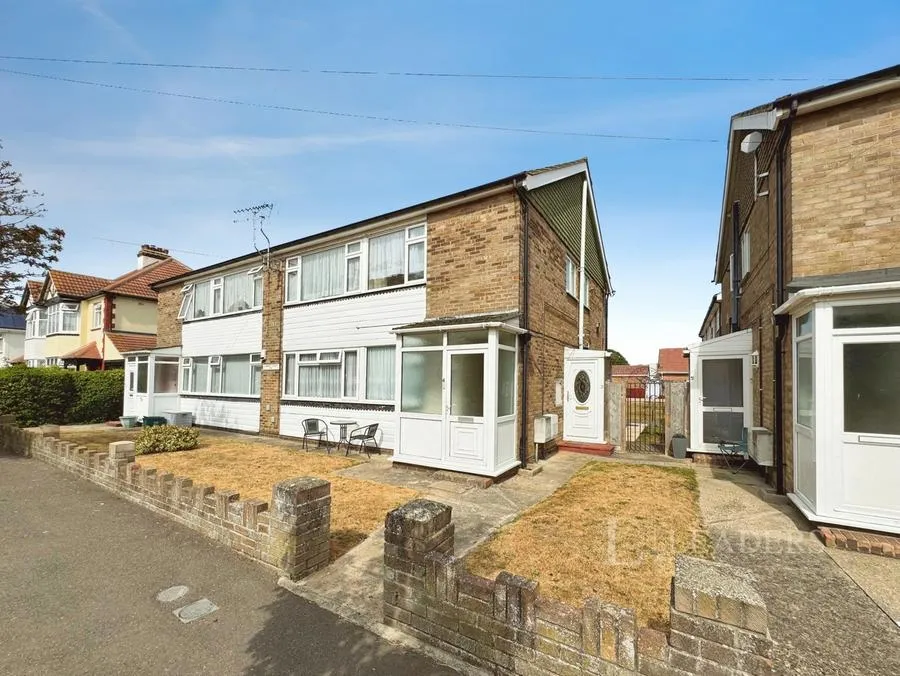2 bed flat for sale, Queensway, Holland-on-Sea, CO15