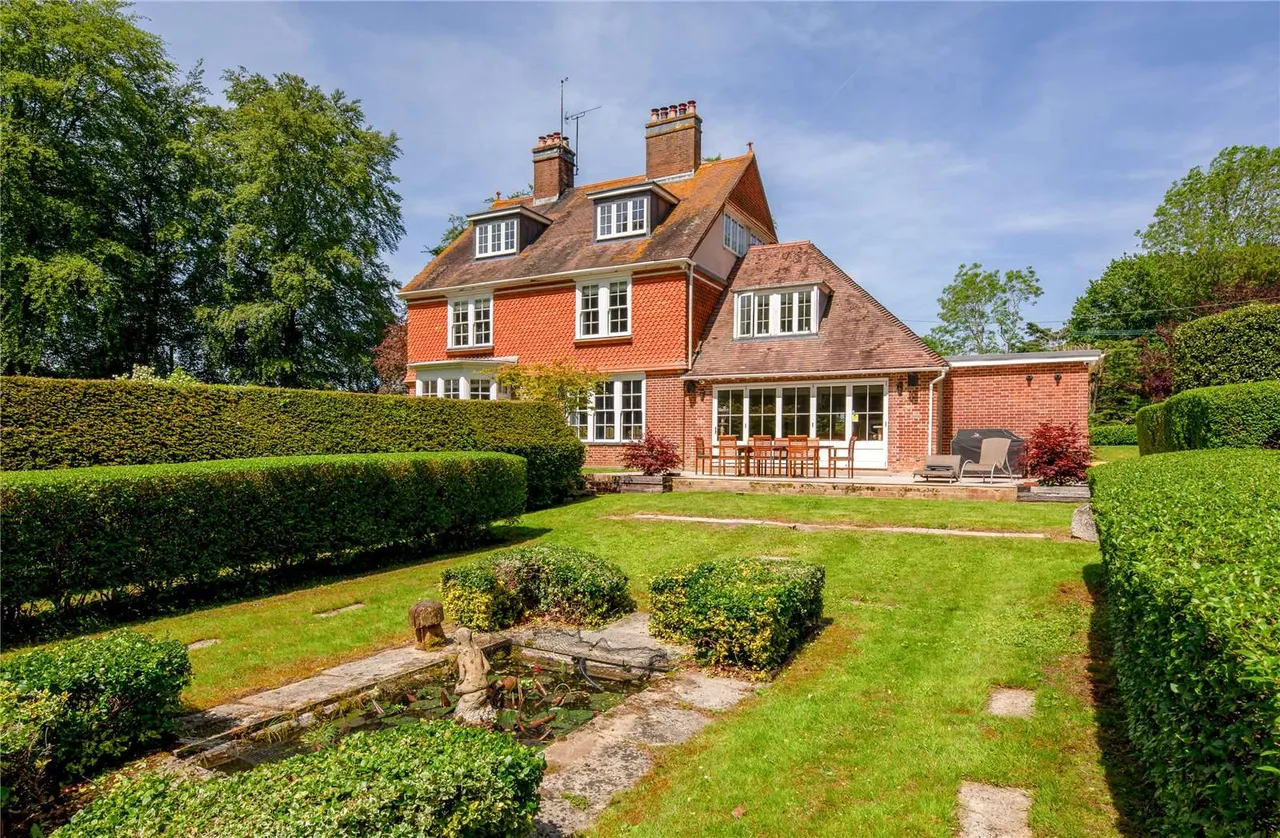 6 bed house for sale — Milston Road, Bulford, Salisbury, Wiltshire, SP4 9BY