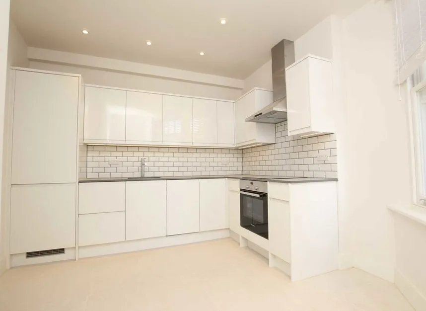 Finchley Road, Golders Green, NW11, photo 3