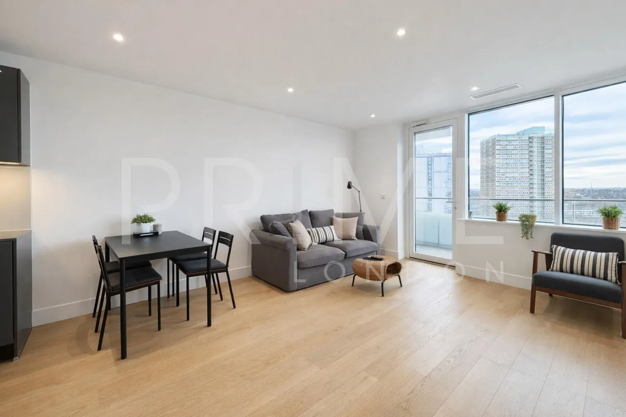 1 bed flat for sale, Lombard Road, Battersea, SW11