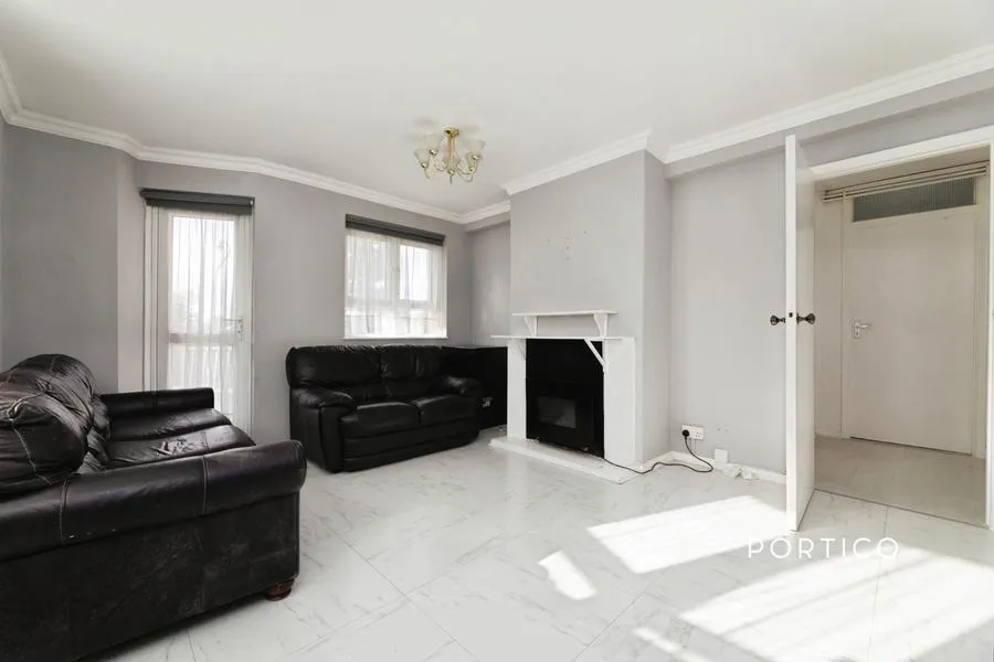 Wallers Close, Woodford Green, IG8, photo 2