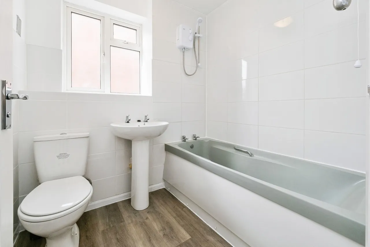 St. Michaels Close, Aveley, South Ockendon, Essex, RM15, photo 17