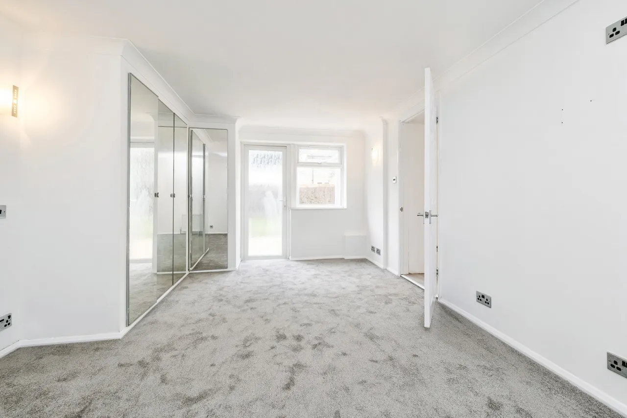 St. Michaels Close, Aveley, South Ockendon, Essex, RM15, photo 9