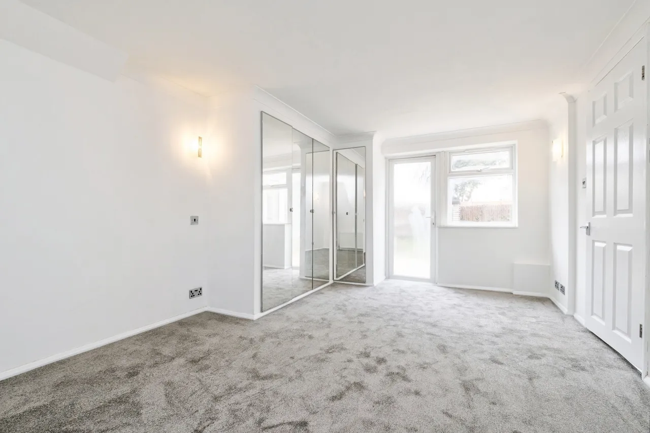 St. Michaels Close, Aveley, South Ockendon, Essex, RM15, photo 8