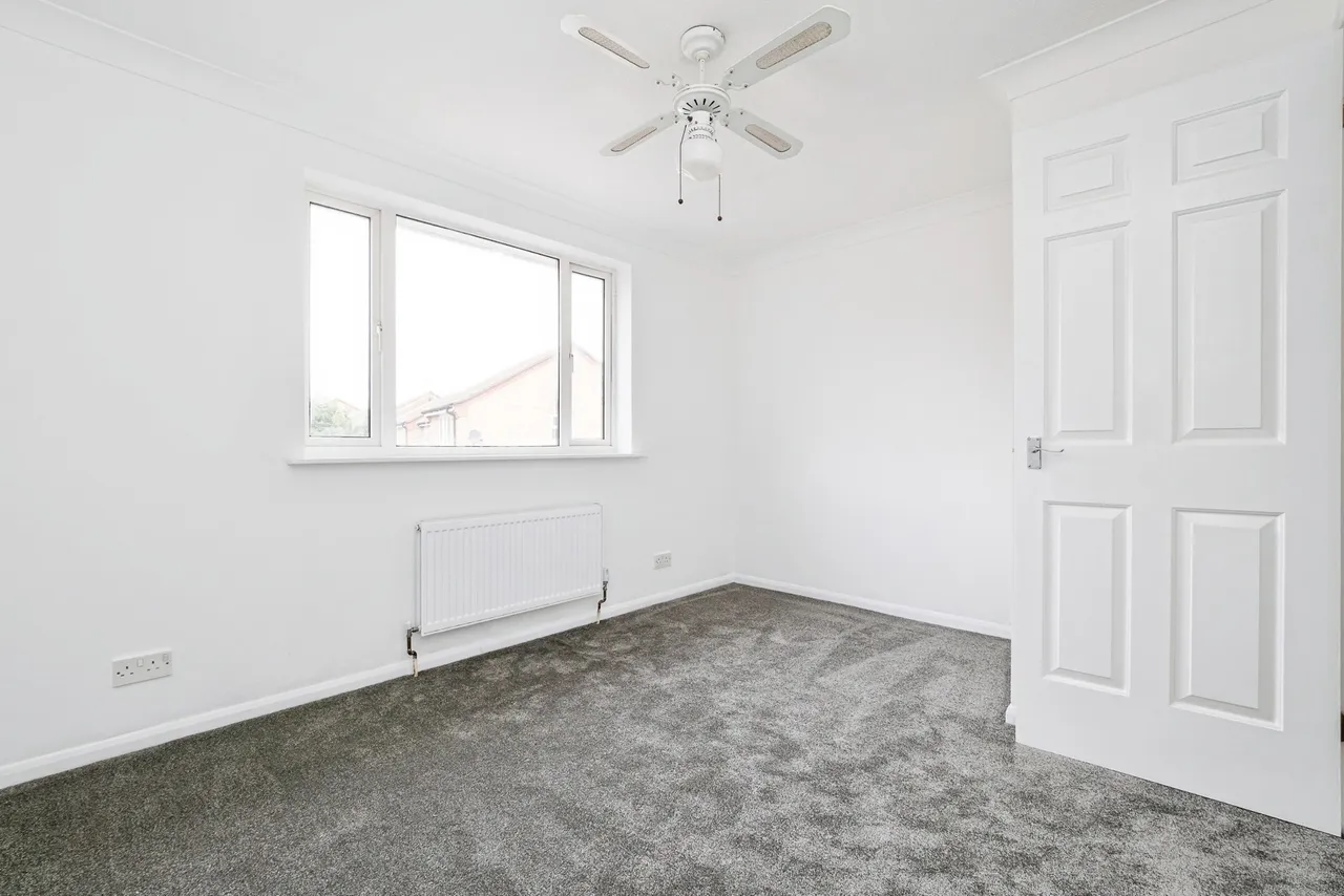 St. Michaels Close, Aveley, South Ockendon, Essex, RM15, photo 15