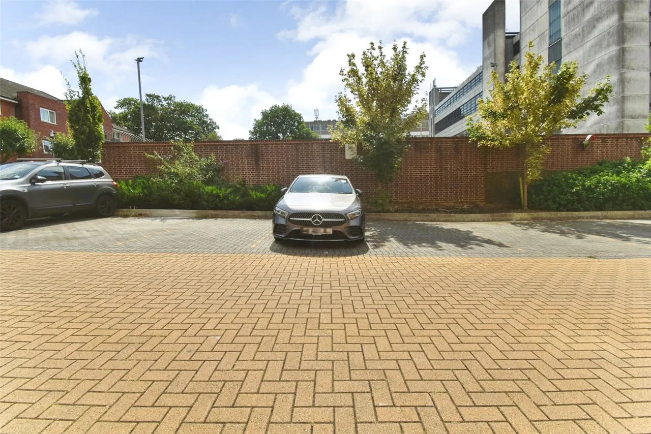 Exchange Close, Aldershot, Hampshire, GU11 2FD, photo 4