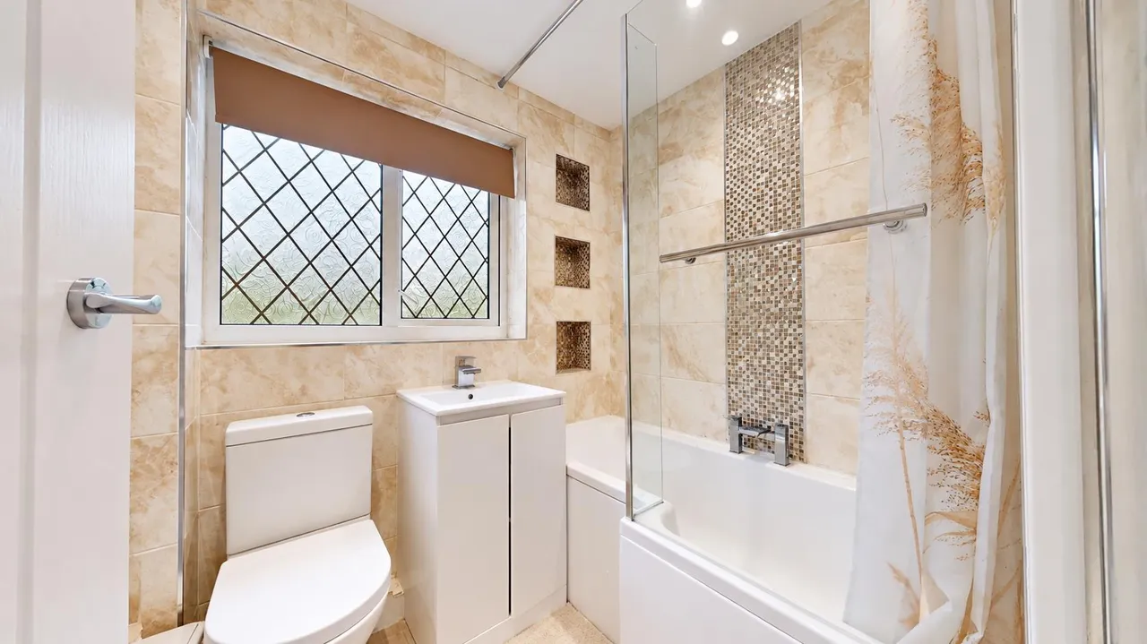Sutherland Grove, Bletchley, photo 14