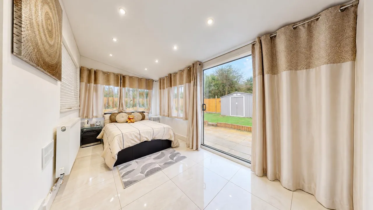 Sutherland Grove, Bletchley, photo 8