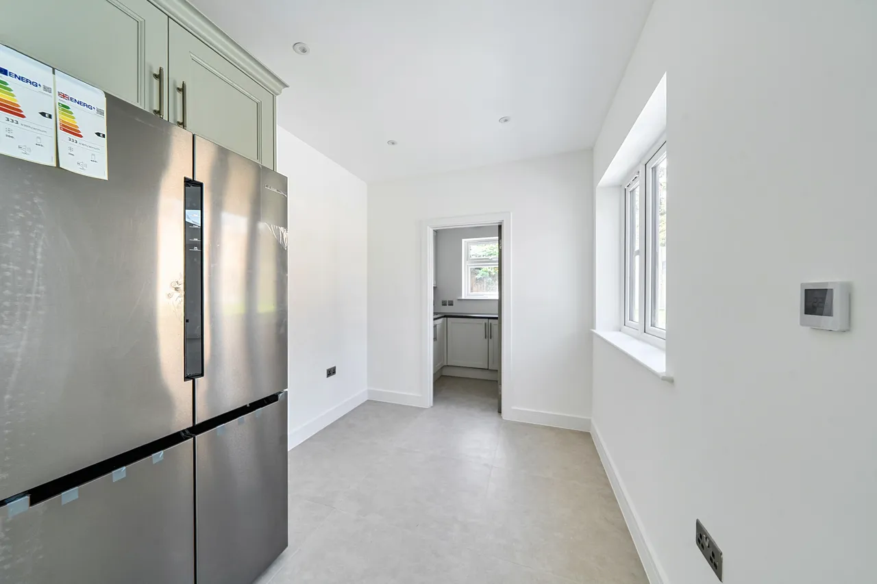 Highview Avenue, Edgware, HA8, photo 8
