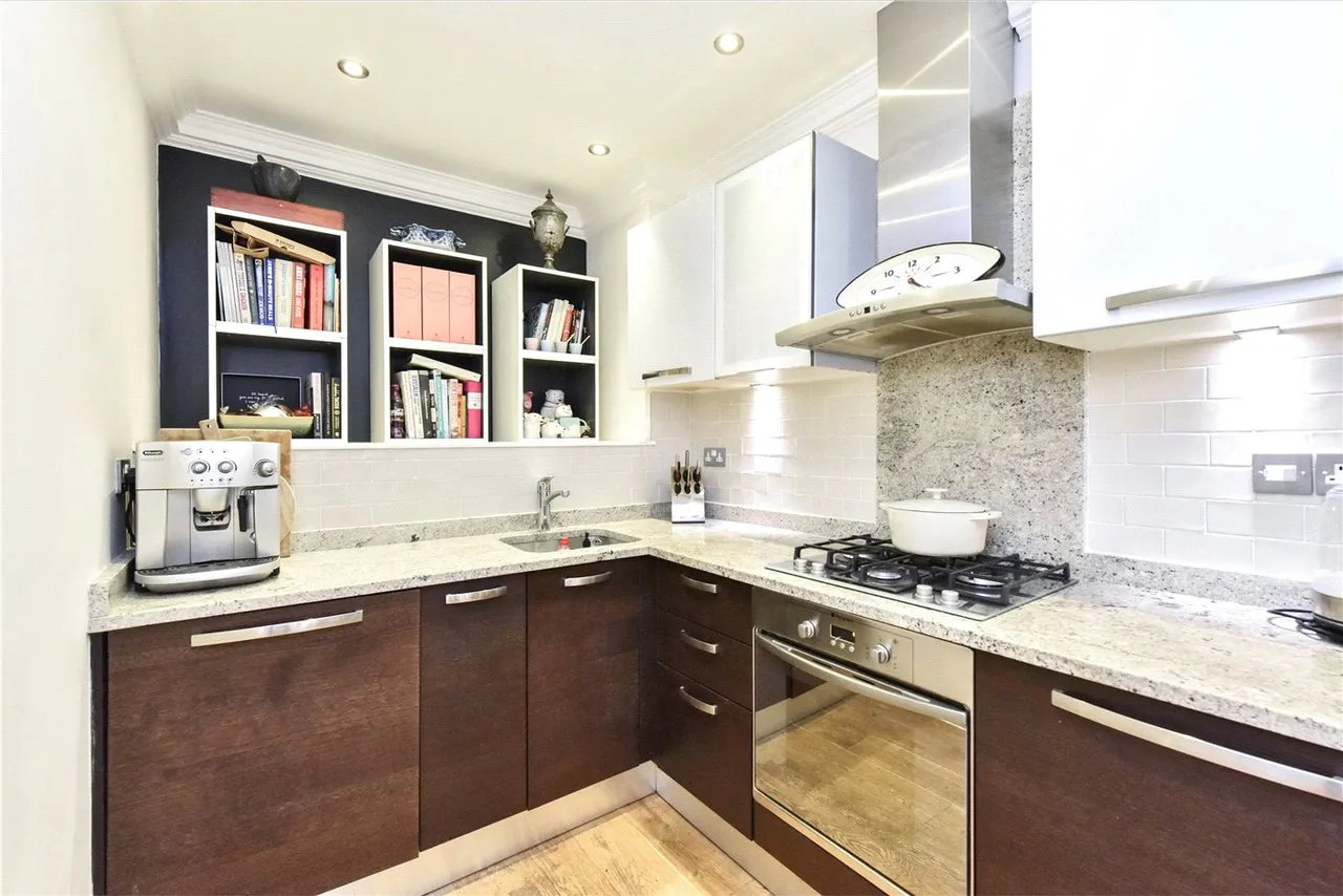 Stoke Newington Road, London, N16, photo 6