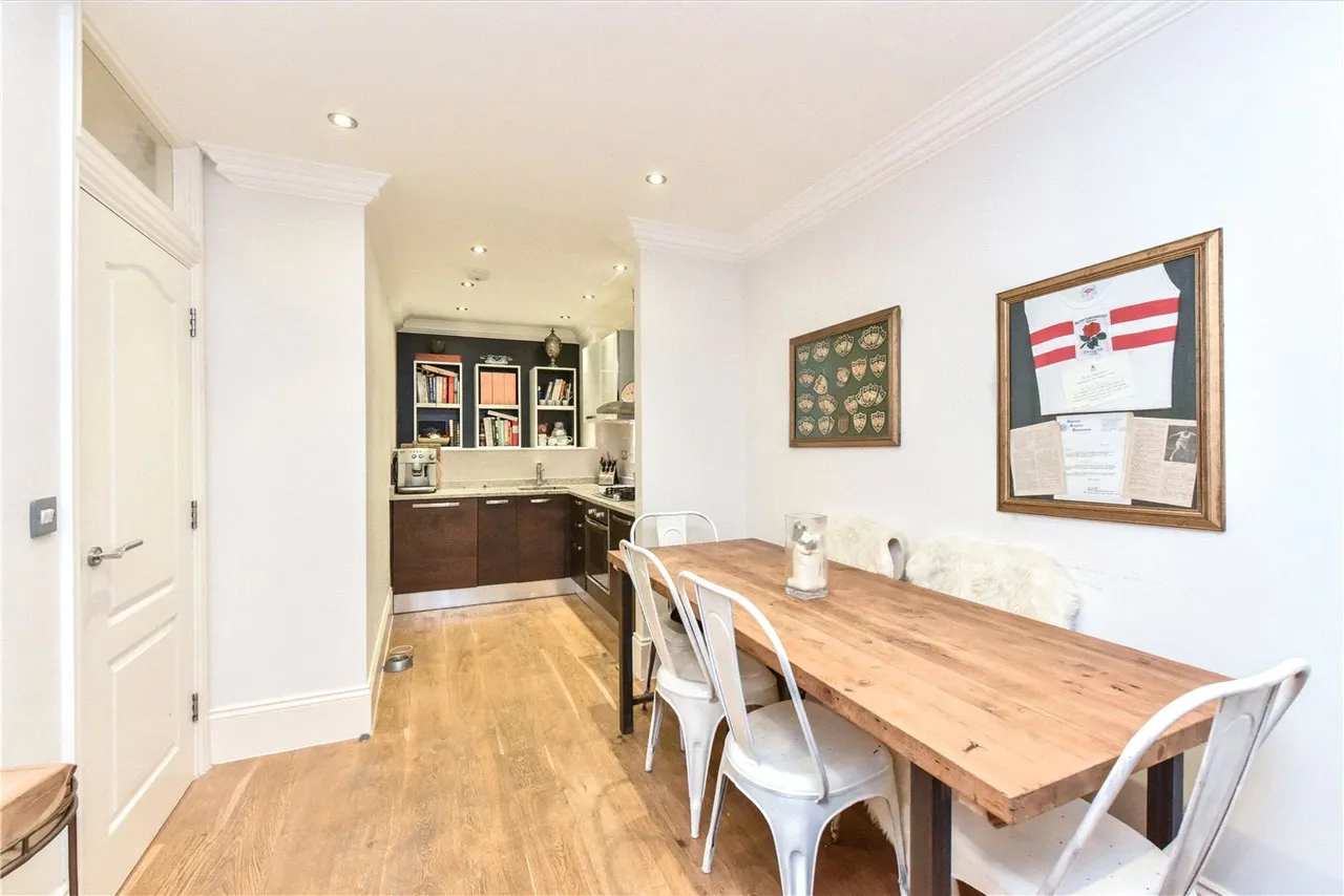 Stoke Newington Road, London, N16, photo 5
