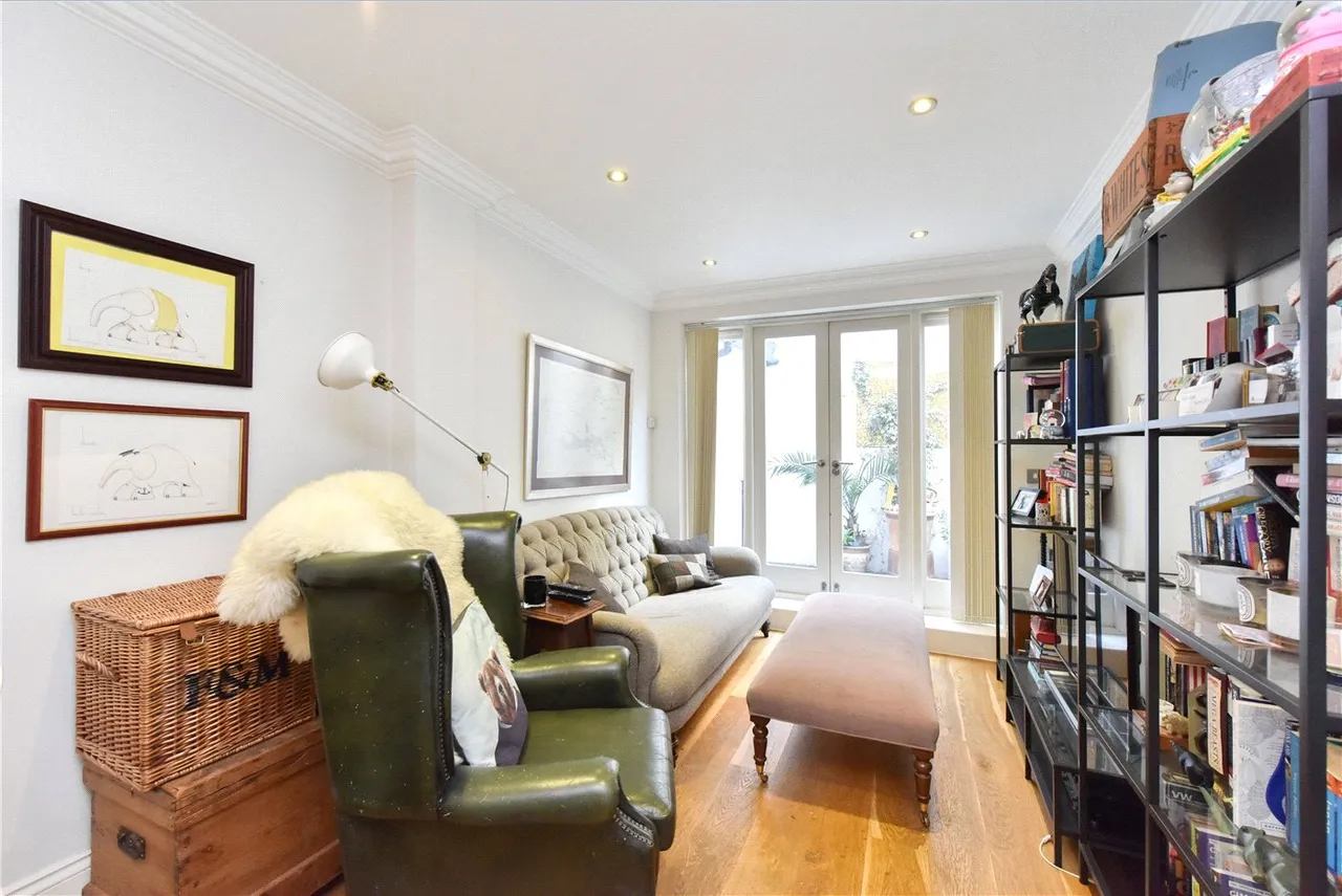 Stoke Newington Road, London, N16, photo 8