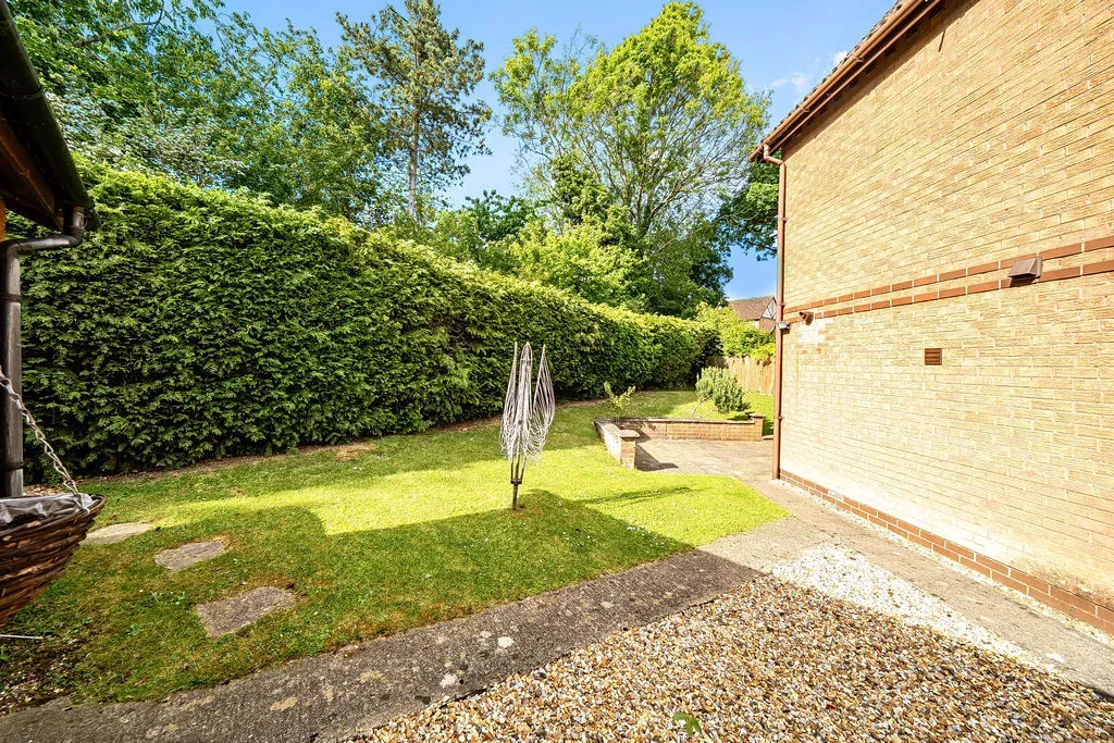 Aintree Close, Bletchley, Milton Keynes, Buckinghamshire, MK3 5LP, photo 12