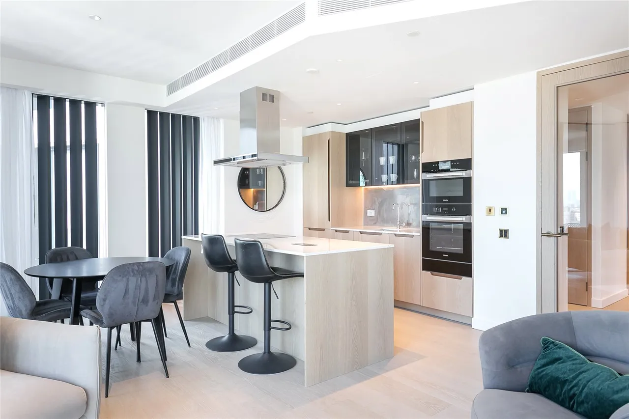 Nine Elms Lane, Nine Elms, SW8, photo 5