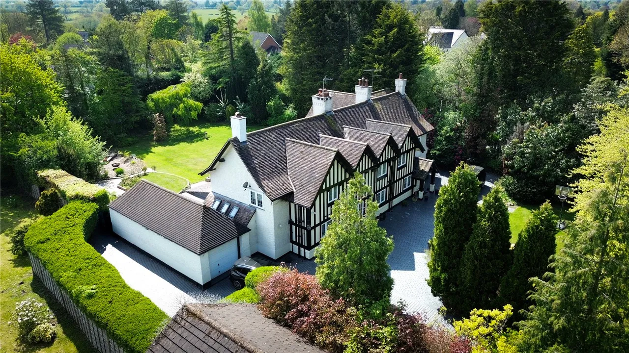 5 bed house for sale — Adlington Road, Wilmslow, Cheshire, SK9 2BN