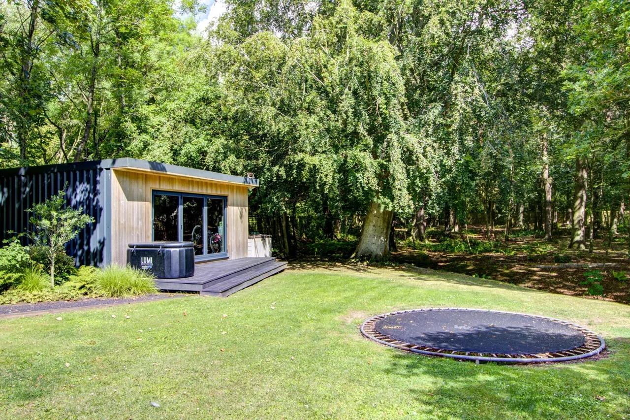 Middle Drive, Woolsington, NE13, photo 42