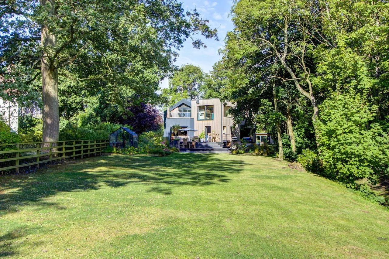 Middle Drive, Woolsington, NE13, photo 49