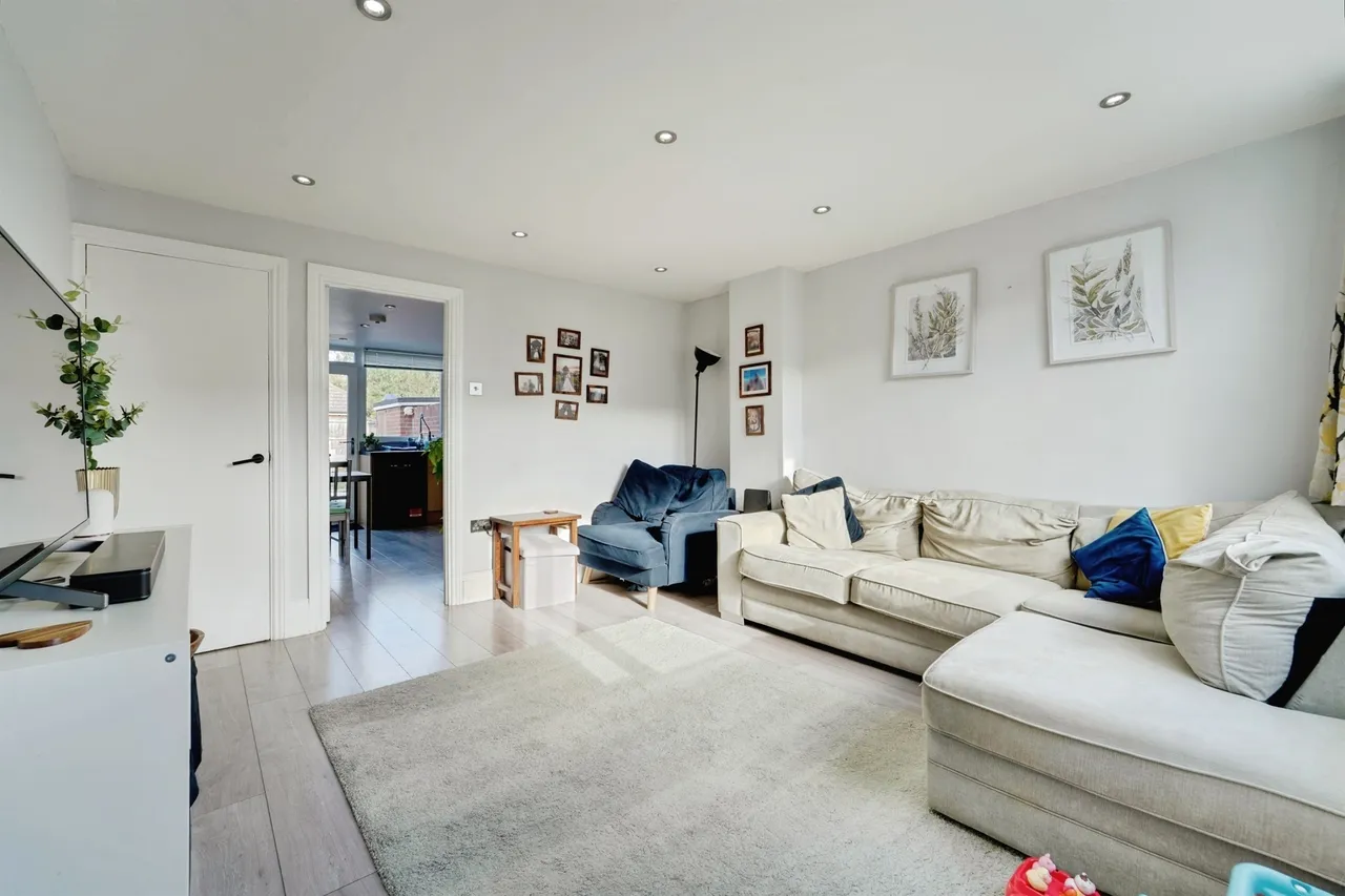 St. Marys Road, Wootton, MK43, photo 2