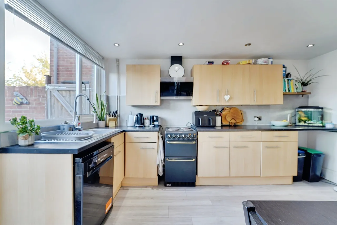 St. Marys Road, Wootton, MK43, photo 5