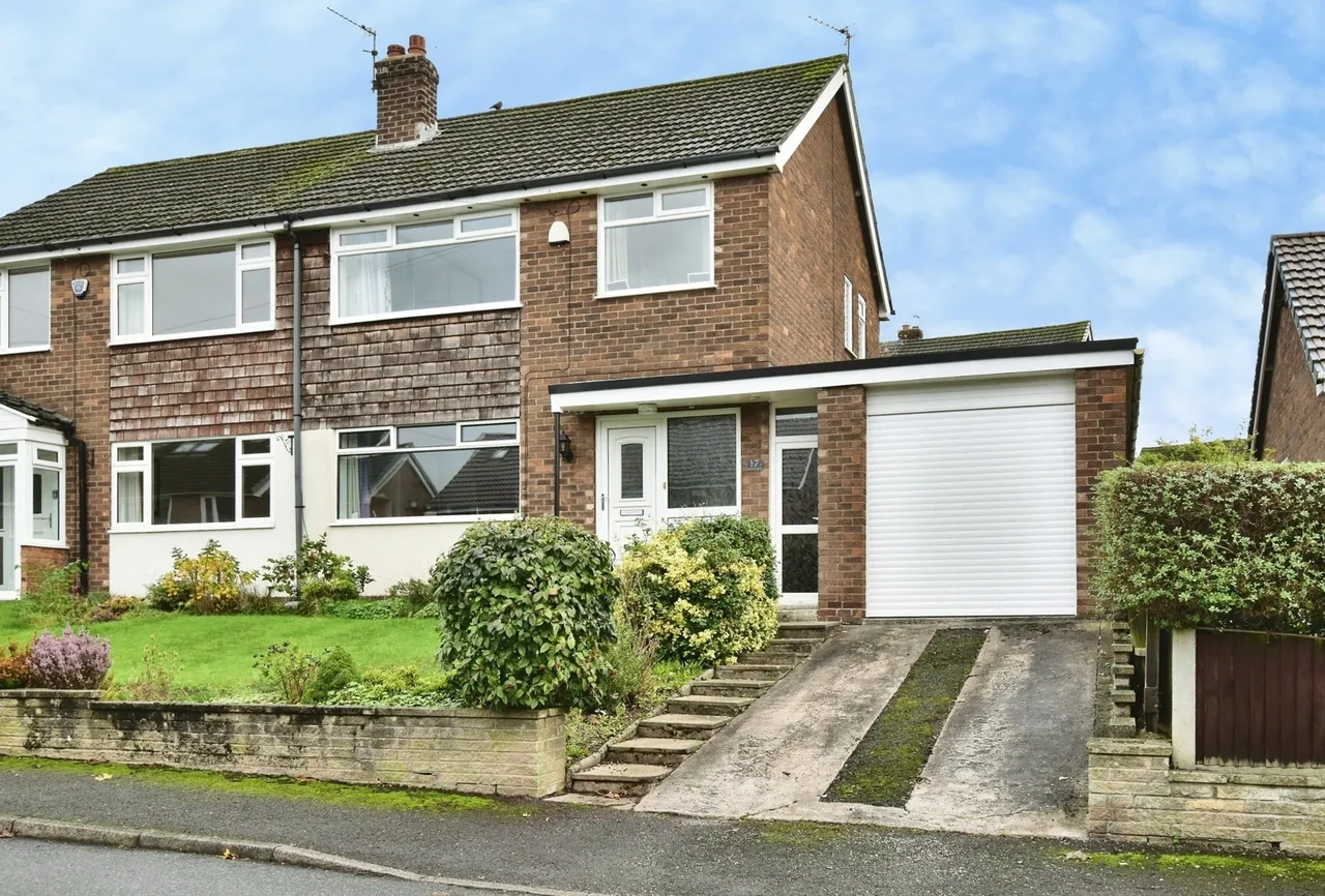 3 bed house for sale, Bowfell Drive, Stockport, SK6