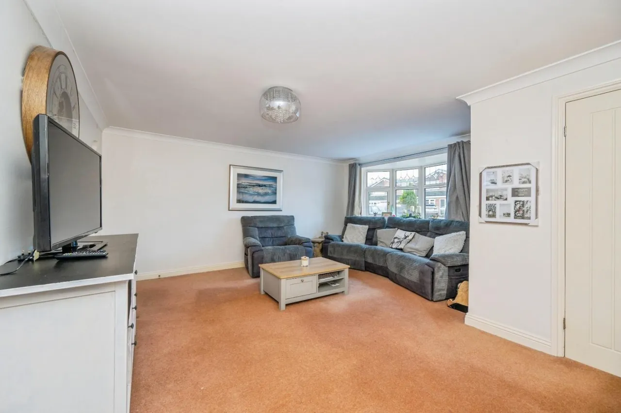 Irving Close, Lichfield, photo 7