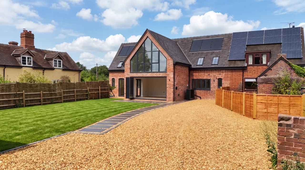 4 bed property for sale — Heath Hill, Sheriffhales, Shropshire TF11 8RR