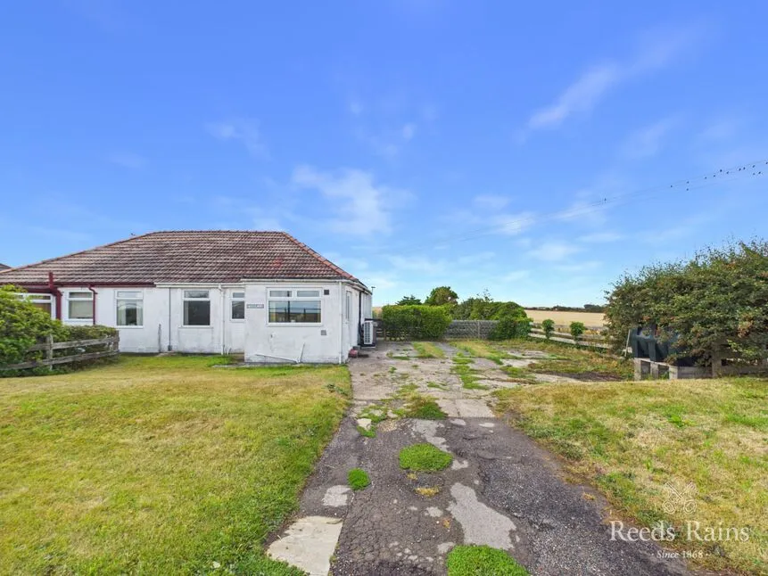 2 bed house for sale — Lighthouse Road, Flamborough, East Yorkshire, YO15