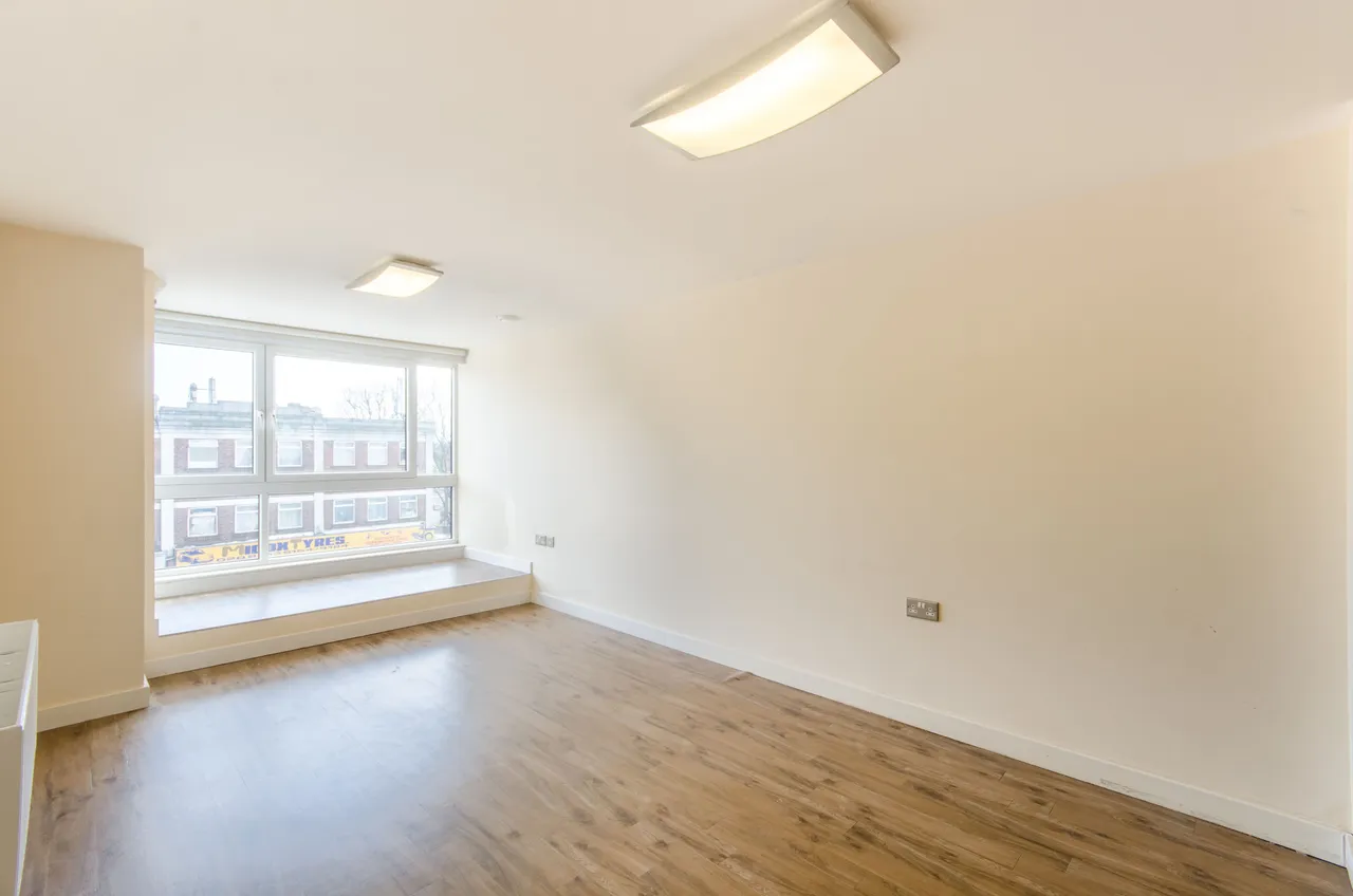2 bed flat to rent — 207 TRS Apartments, The Green, Southall