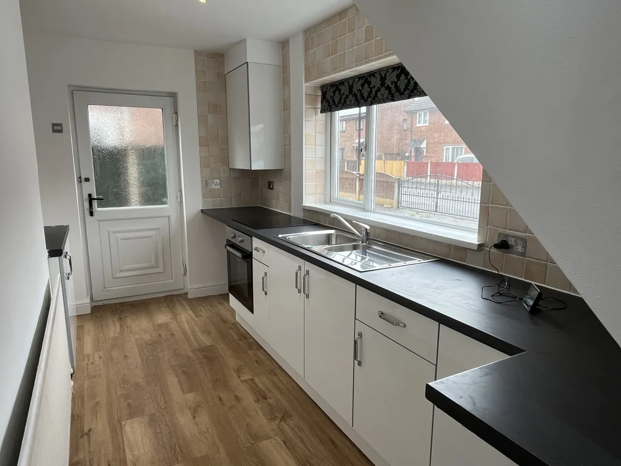3 bed house to rent — Woodside Road, Scawthorpe, DN5 9JZ