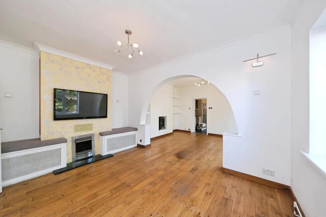 Park Hall Road, Mansfield Woodhouse, Mansfield, Nottinghamshire, NG19, photo 2