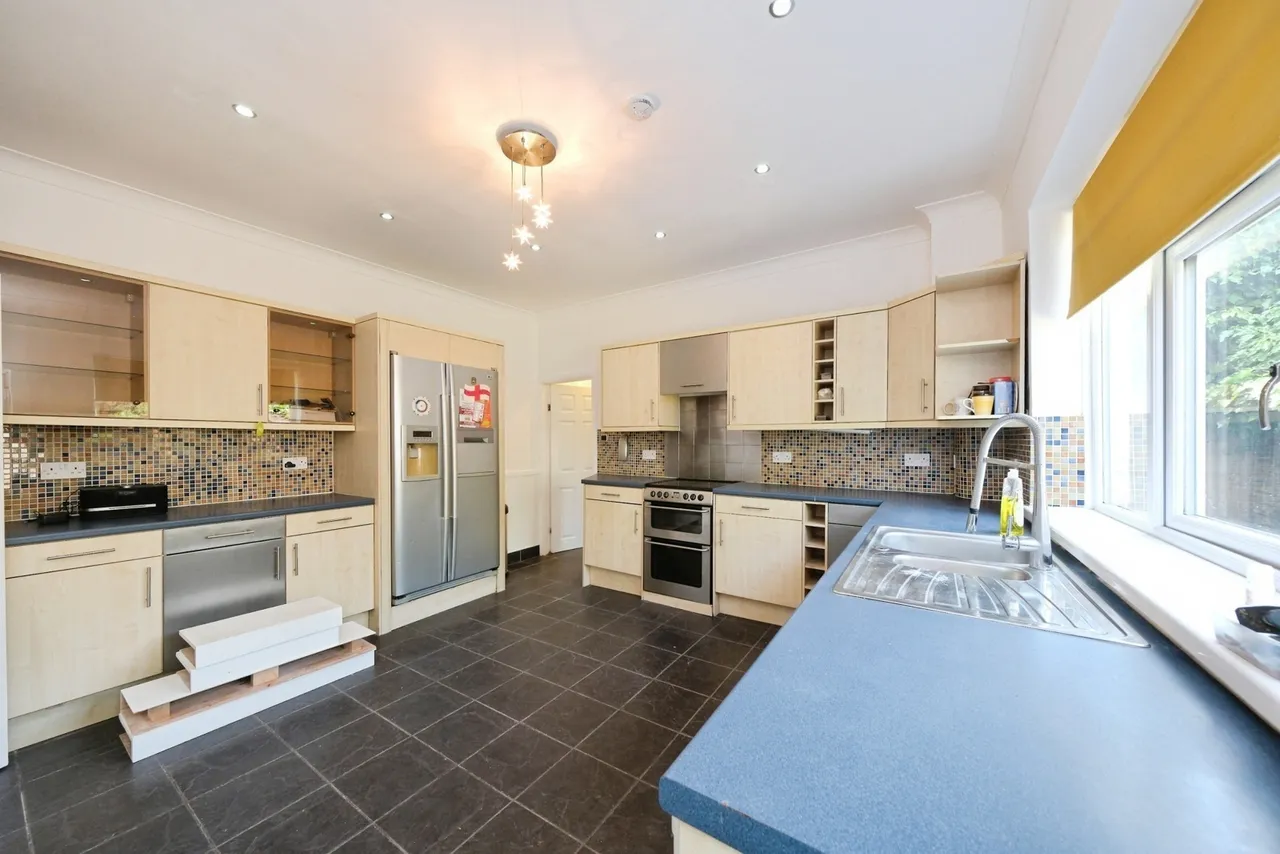 Park Hall Road, Mansfield Woodhouse, Mansfield, Nottinghamshire, NG19, photo 6