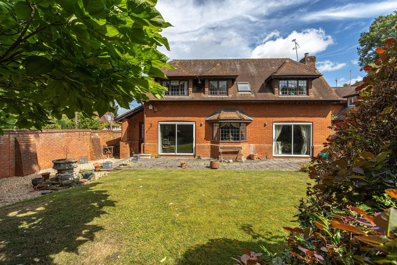 Tylers Gate Alton Road, South Warnborough, Hook, RG29 1RP, photo 2