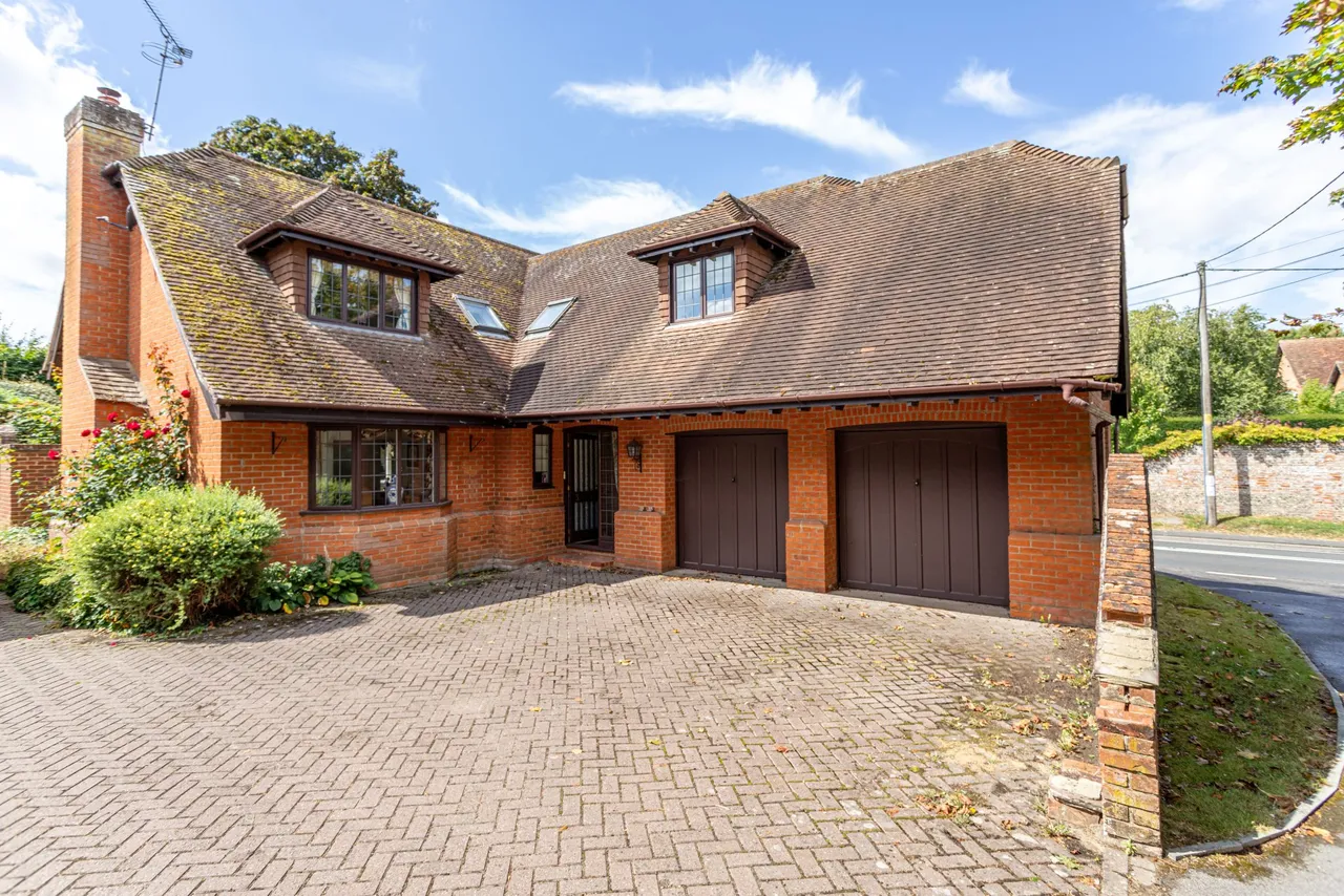 5 bed house for sale — Tylers Gate Alton Road, South Warnborough, Hook, RG29 1RP