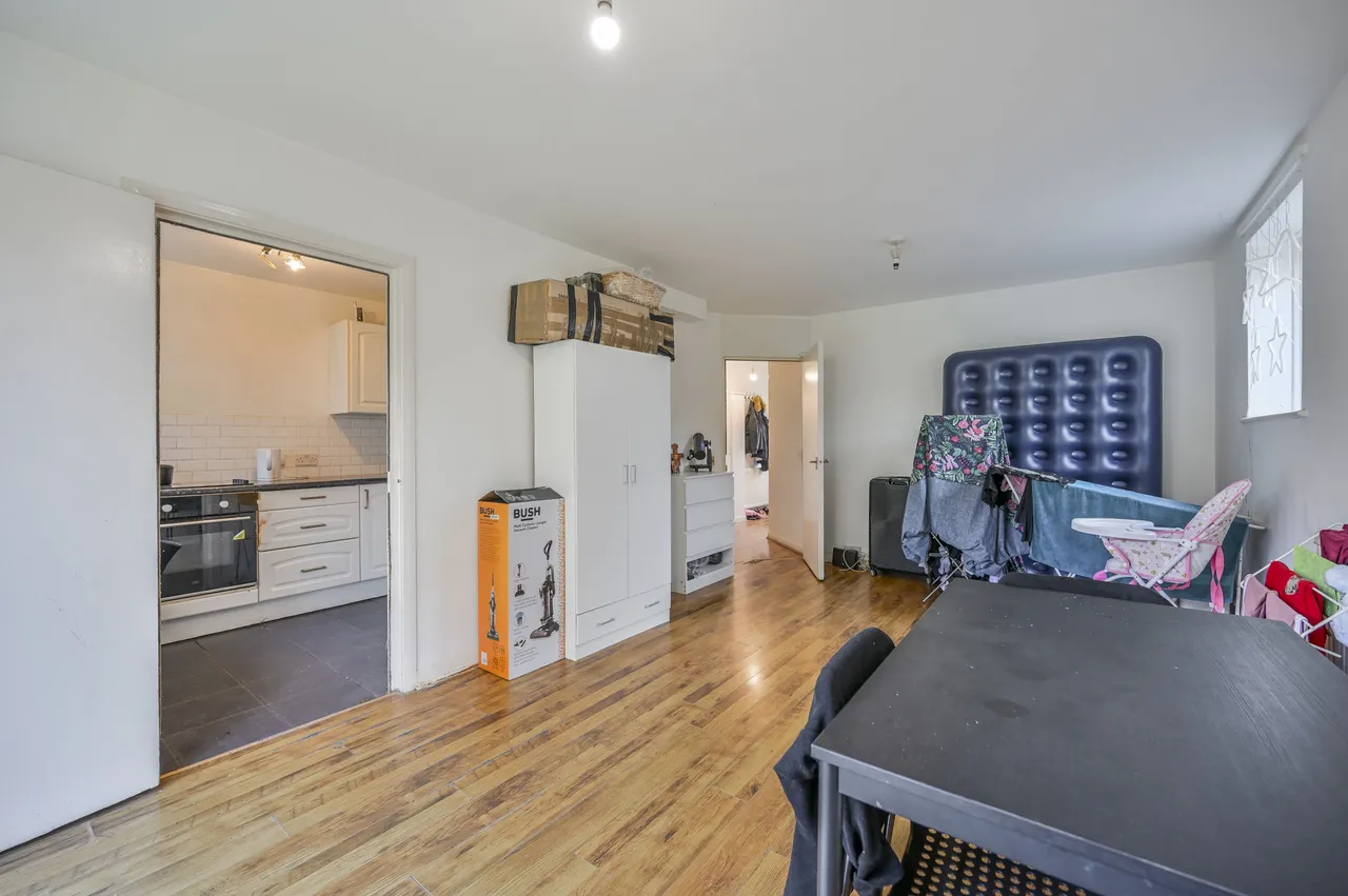 46 Newnham Road, London, photo 2