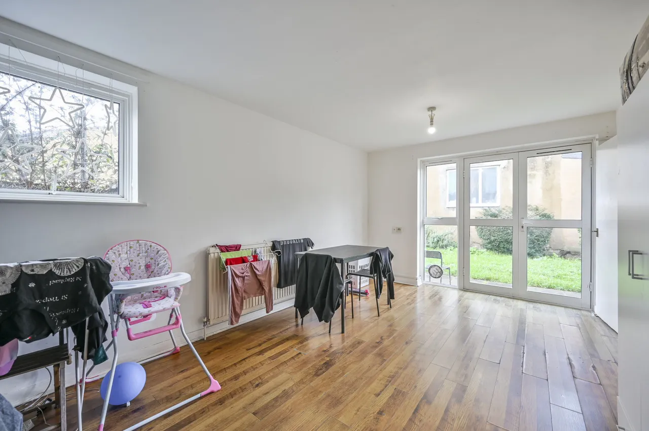 1 bed flat for sale — 46 Newnham Road, London