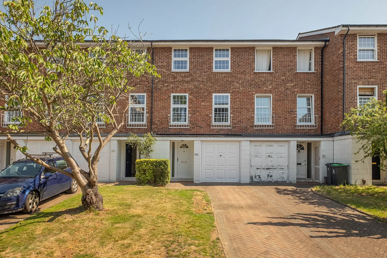4 bed house for sale — Uxbridge Road, Kingston Upon Thames, KT1