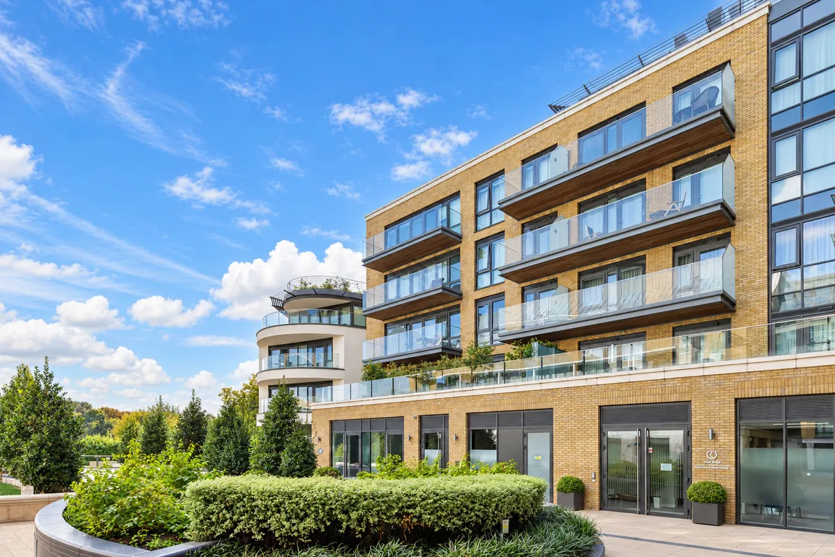 2 bed flat for sale, Kew Bridge Road, Brentford, TW8